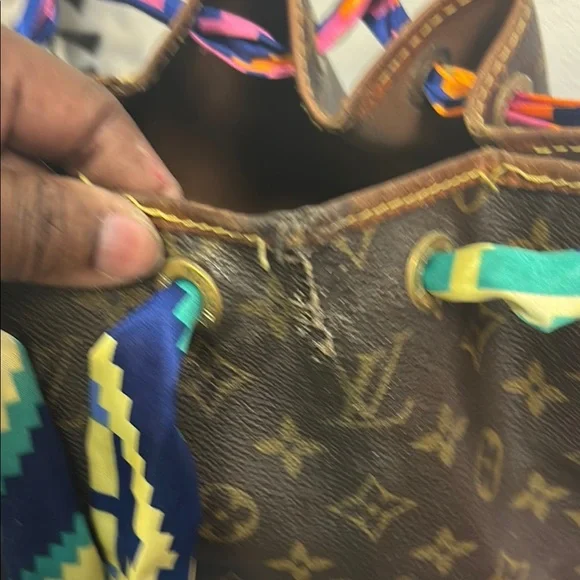Louis Vuitton Brown Monogram Shoulder Bag with Colorful Accent - Picture 2 of 7
